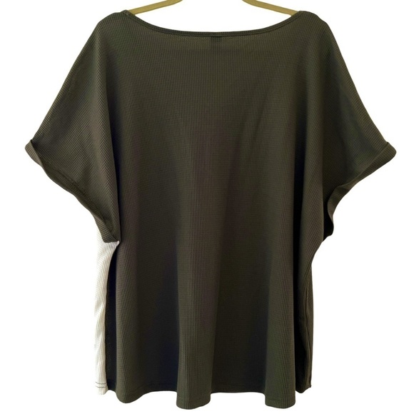 Women’s Color-Block Green & Black Short Sleeve Batwing V-Neck Blouse Top - Picture 4 of 5